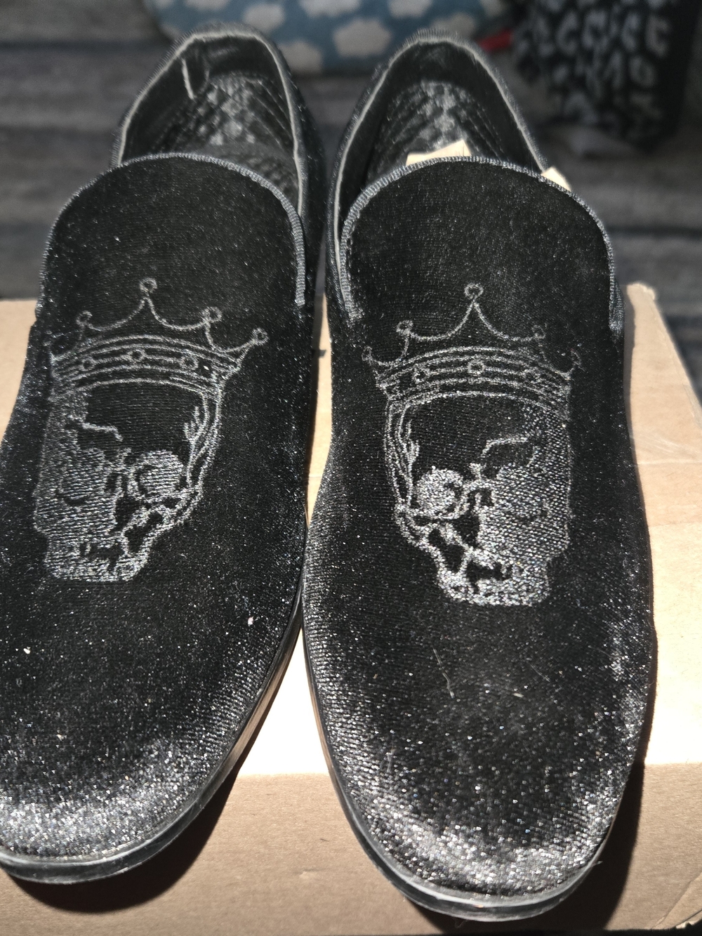 PLEASE READ DESCRIPTION:Men's Steve Madden Black Velvet Slip-On size 7